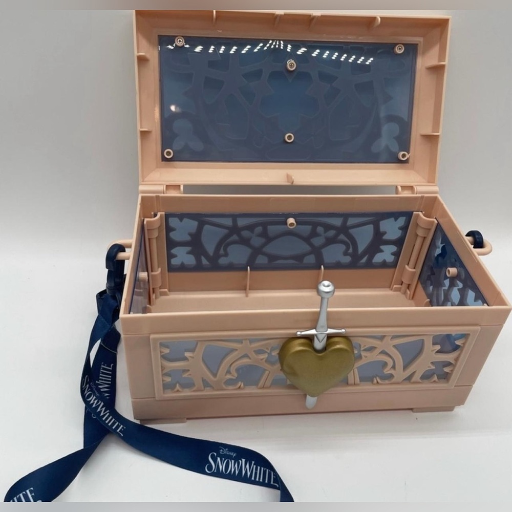 Disney Snow White / Evil Queen Heart Box Popcorn Bucket - Picture 2 of 3